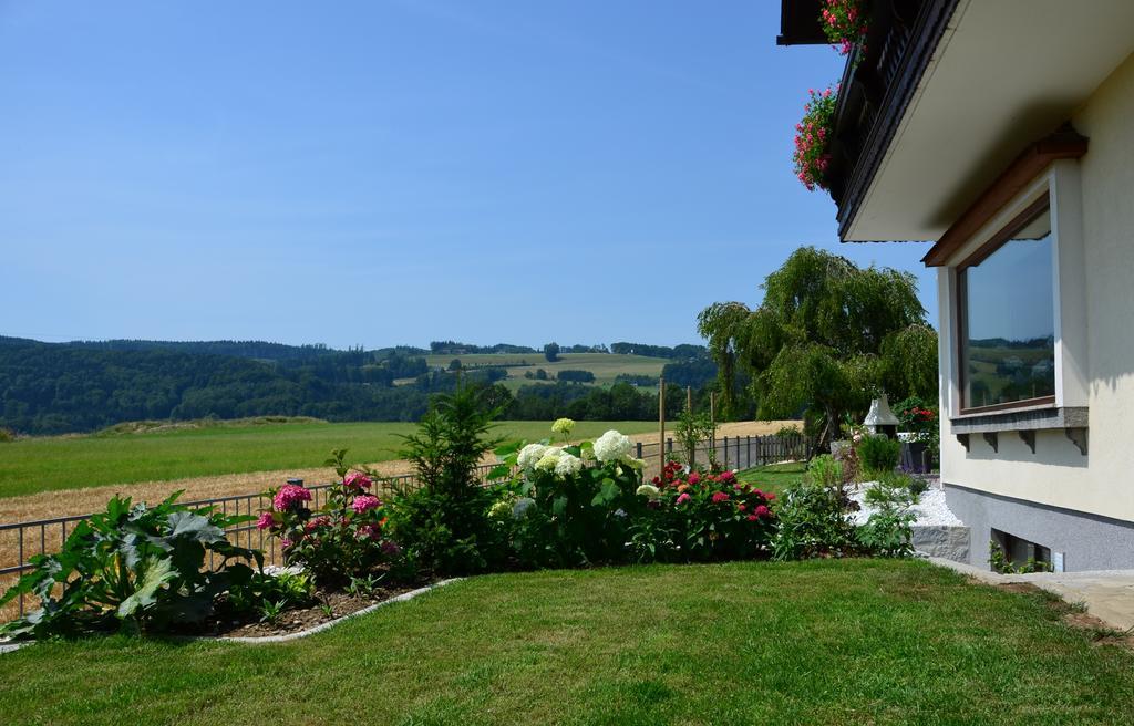 Haus Gruber Hotell Attersee Exteriör bild