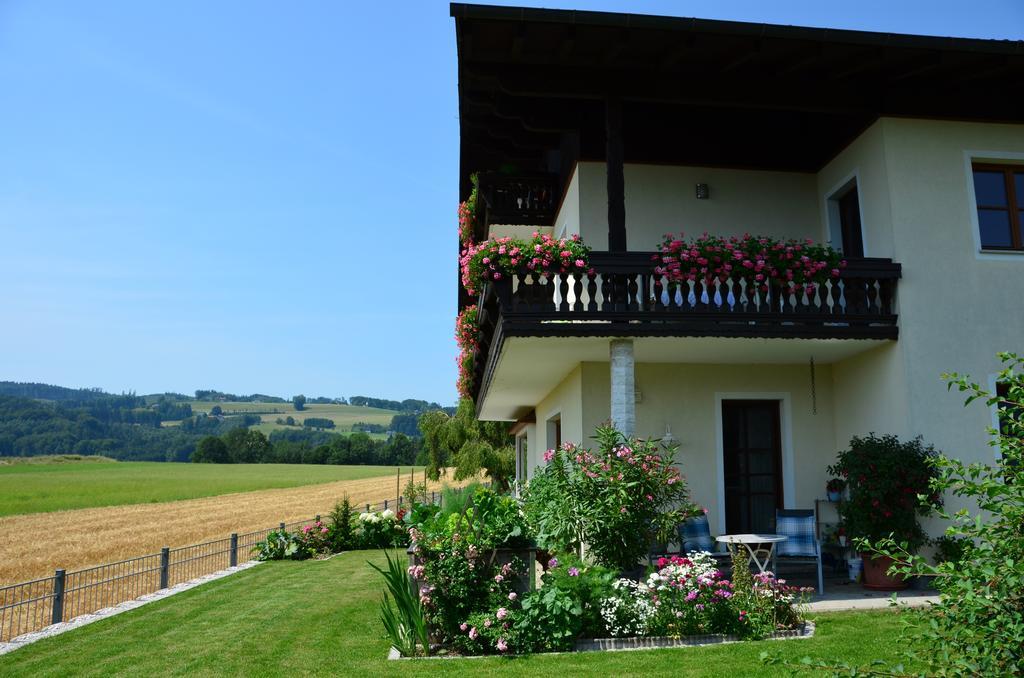 Haus Gruber Hotell Attersee Exteriör bild